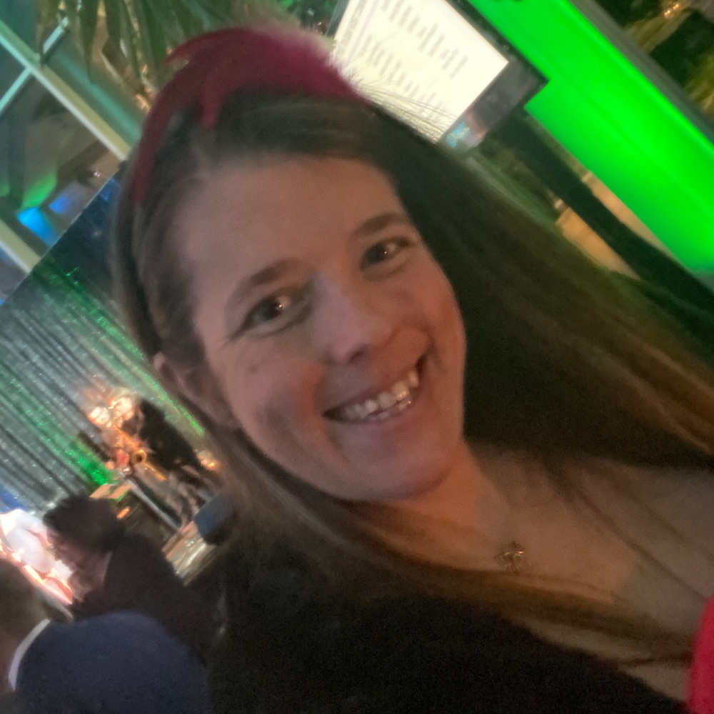 Meet your Posher, Lorine